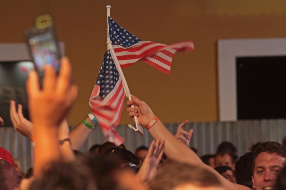 Ianques tomaram o Cais da Alfndega para acompanhar EUA x Portugal