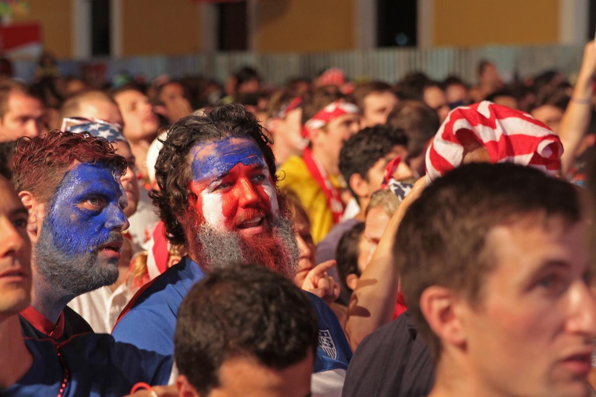 Ianques tomaram o Cais da Alfndega para acompanhar EUA x Portugal