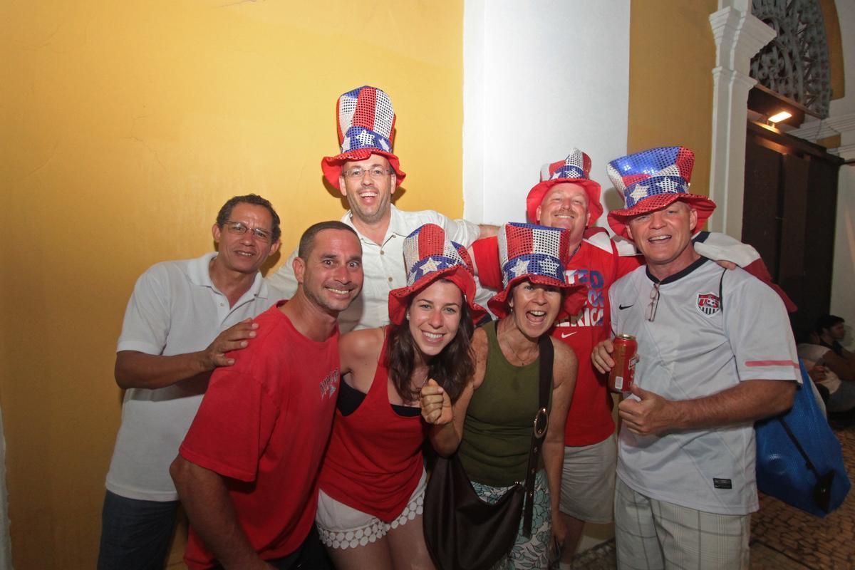 Ianques tomaram o Cais da Alfndega para acompanhar EUA x Portugal