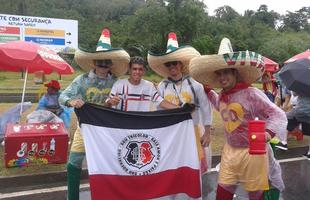 Torcedores mexicanos, croatas e brasileiros fizeram a festa no entorno da Arena Pernambuco