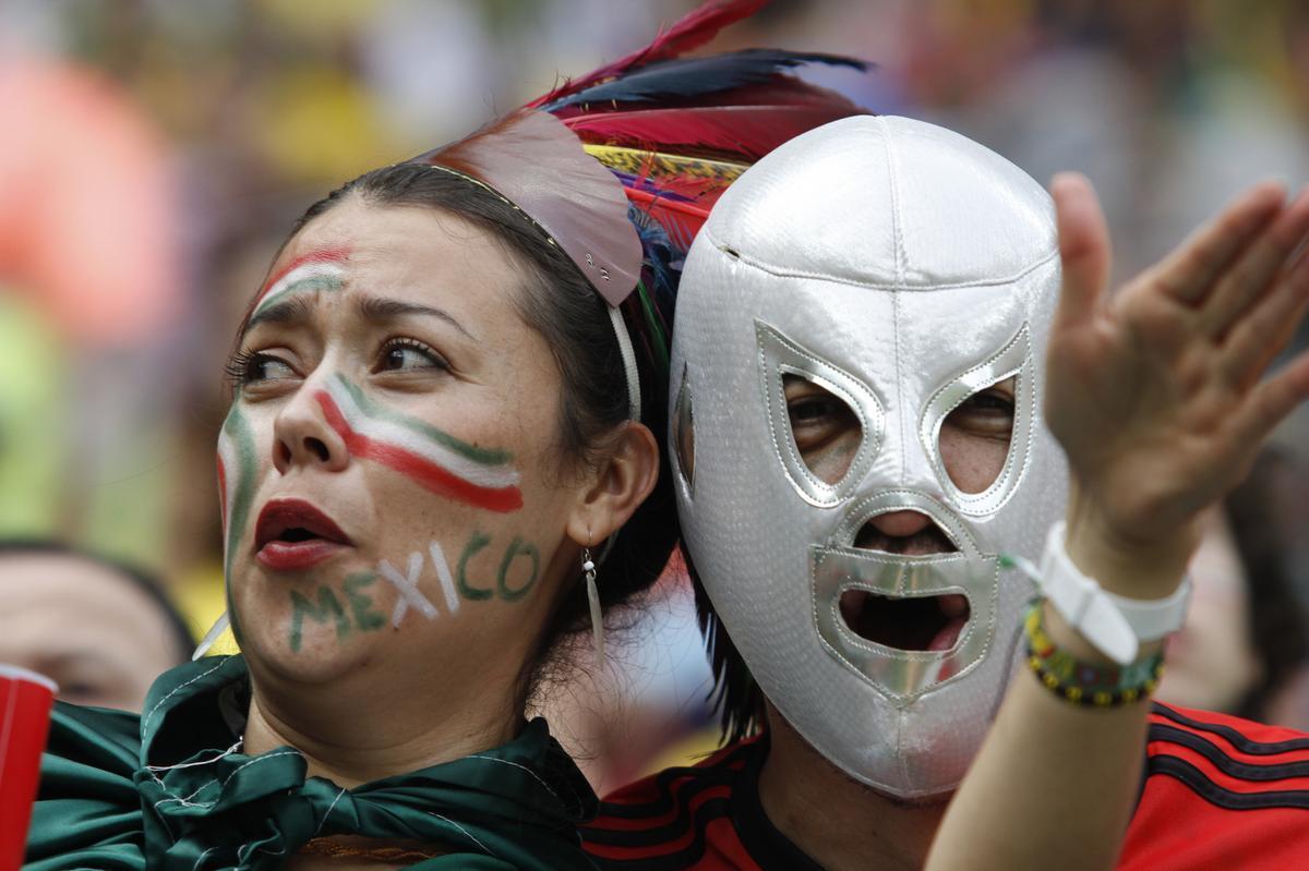 Mexicanos deram um colorido especial s arquibancadas da Arena Pernambuco