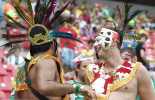 Mexicanos deram um colorido especial s arquibancadas da Arena Pernambuco