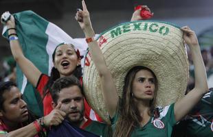 Mexicanos deram um colorido especial s arquibancadas da Arena Pernambuco