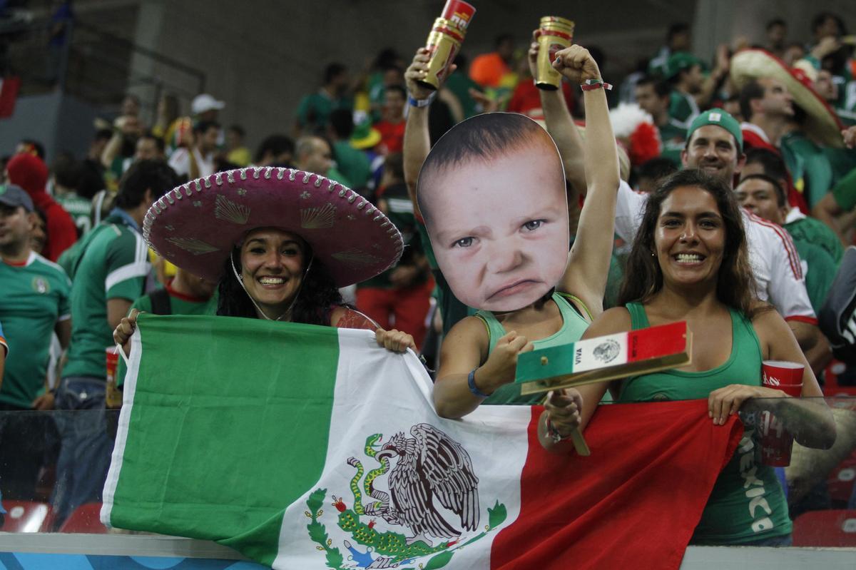 Mexicanos deram um colorido especial s arquibancadas da Arena Pernambuco