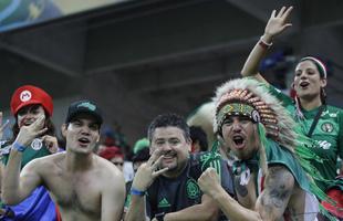 Mexicanos deram um colorido especial s arquibancadas da Arena Pernambuco