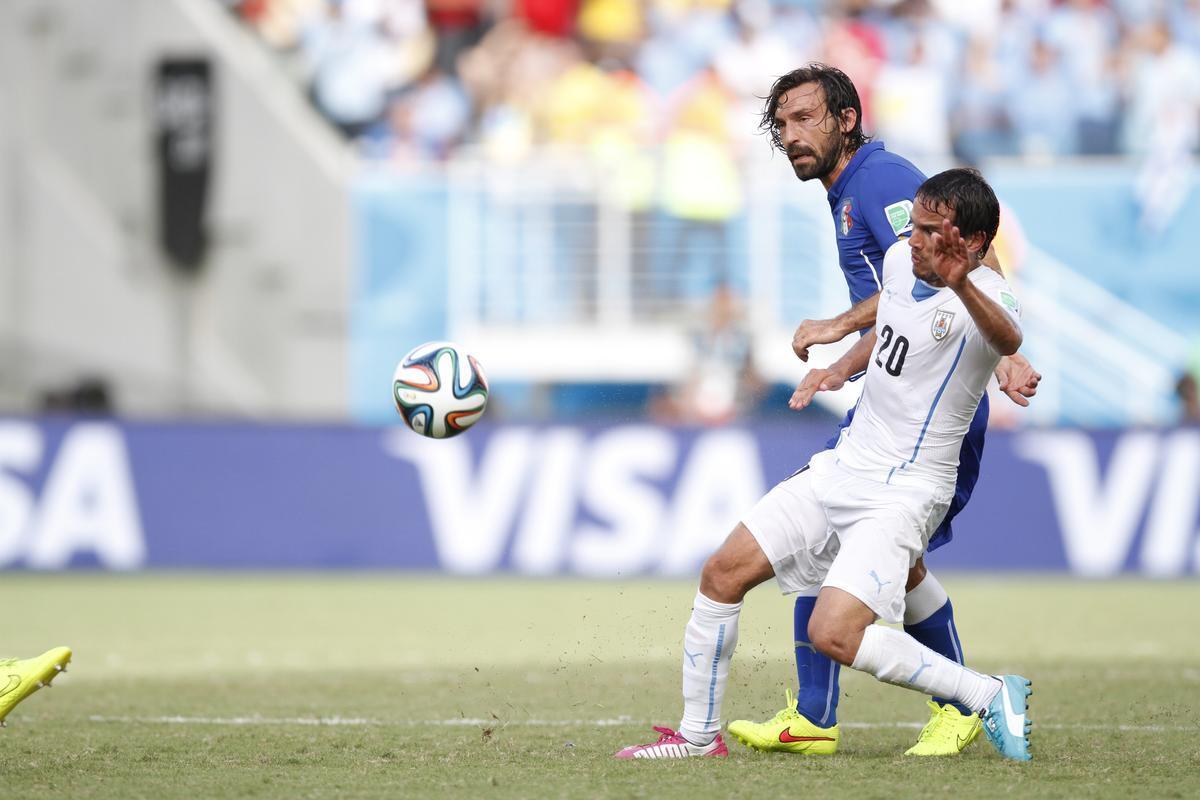 Com gol de Godn, Celeste vence Azurra e avana s oitavas de final da Copa do Mundo