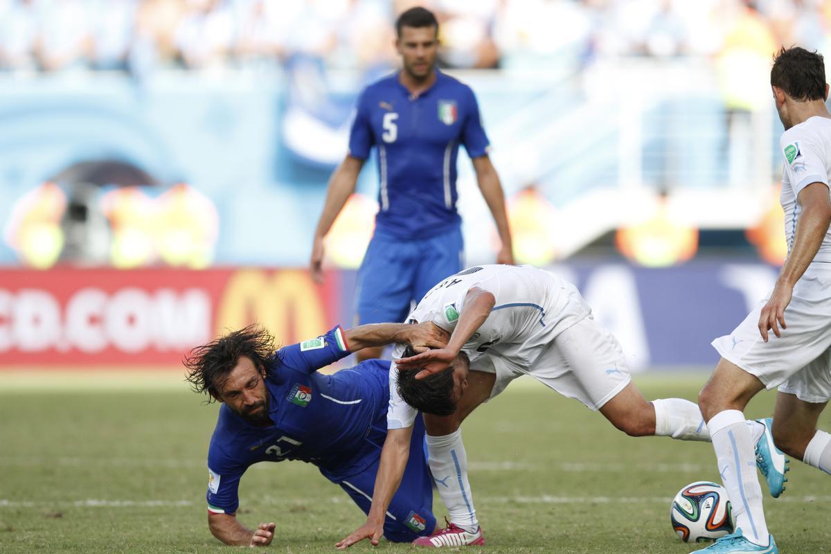 Com gol de Godn, Celeste vence Azurra e avana s oitavas de final da Copa do Mundo