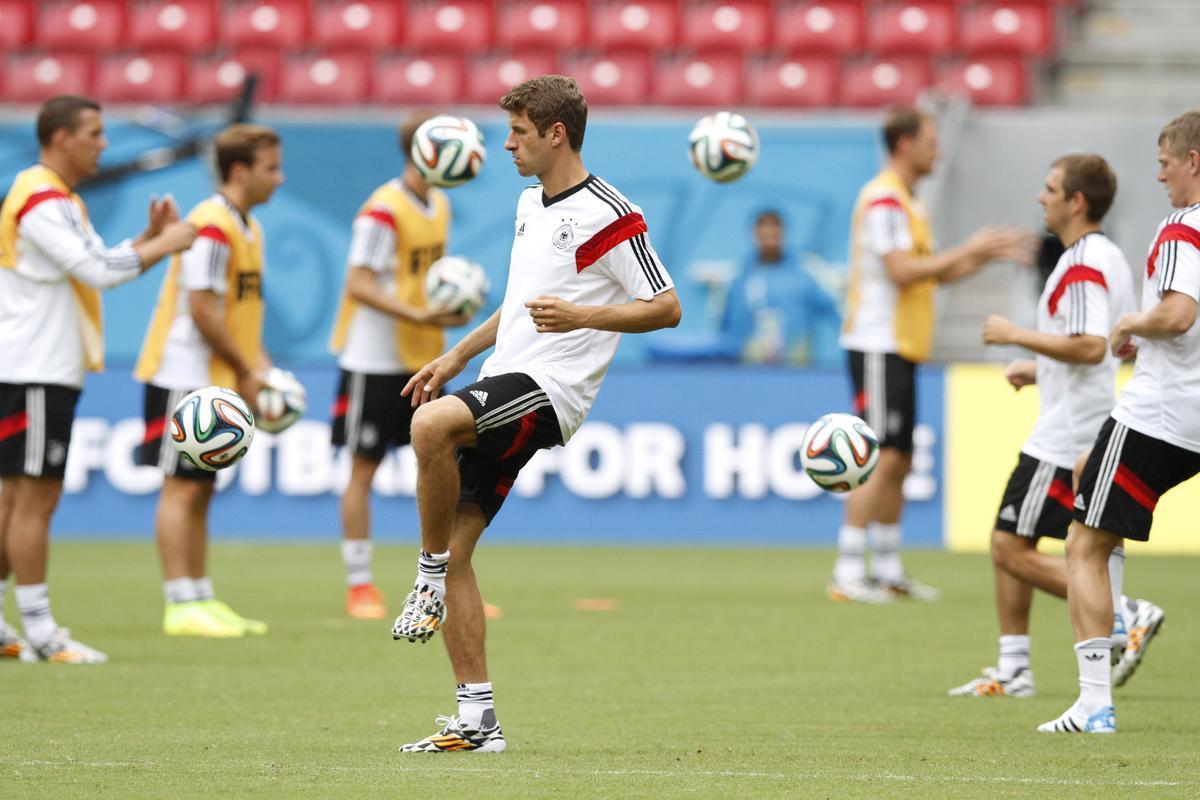 Joachim Low e comandados treinaram na tarde desta quarta-feira no Recife