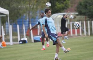 Jogadores da Costa Rica realizaram último treino no CT alvirrubro antes de enfrentar a Grécia na Arena Pernambuco