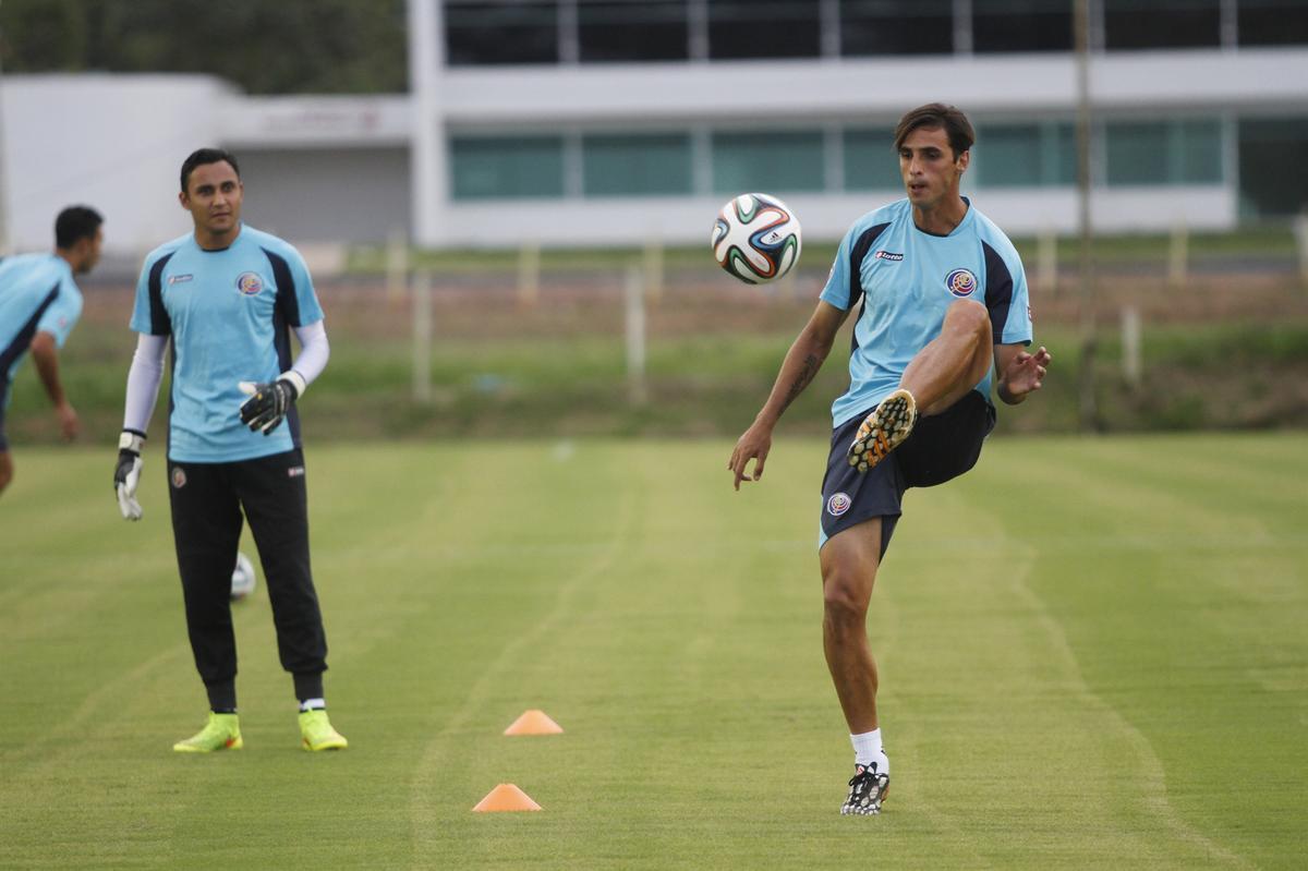 Jogadores da Costa Rica realizaram ltimo treino no CT alvirrubro antes de enfrentar a Grcia na Arena Pernambuco