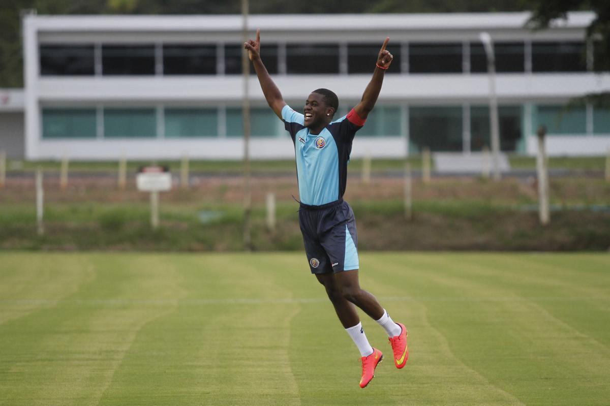 Jogadores da Costa Rica realizaram ltimo treino no CT alvirrubro antes de enfrentar a Grcia na Arena Pernambuco