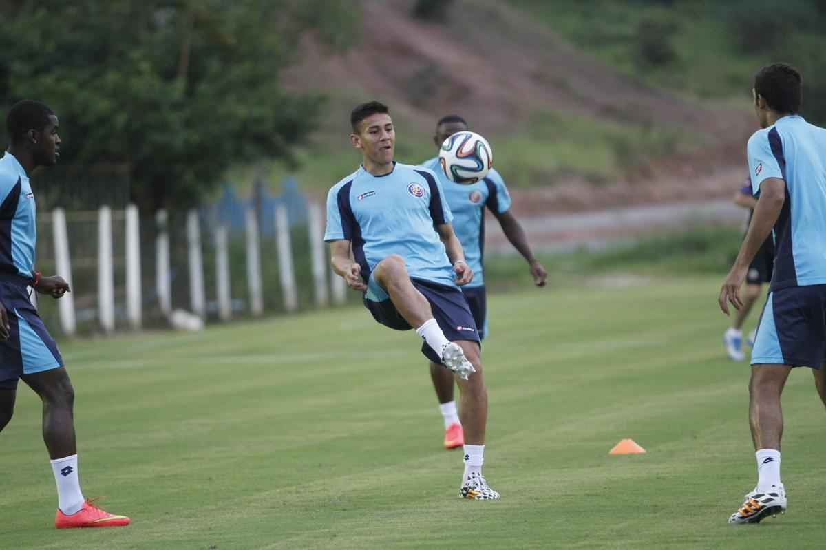 Jogadores da Costa Rica realizaram ltimo treino no CT alvirrubro antes de enfrentar a Grcia na Arena Pernambuco
