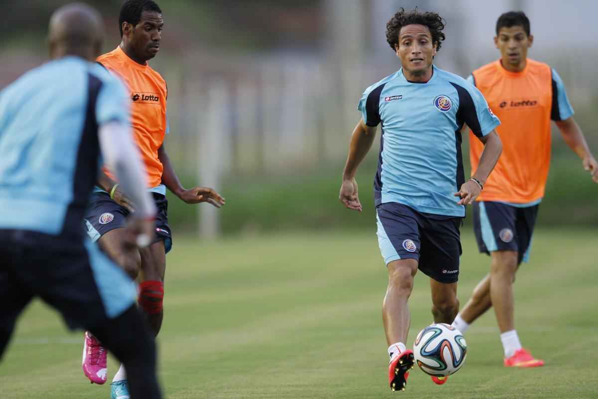 Jogadores da Costa Rica realizaram ltimo treino no CT alvirrubro antes de enfrentar a Grcia na Arena Pernambuco