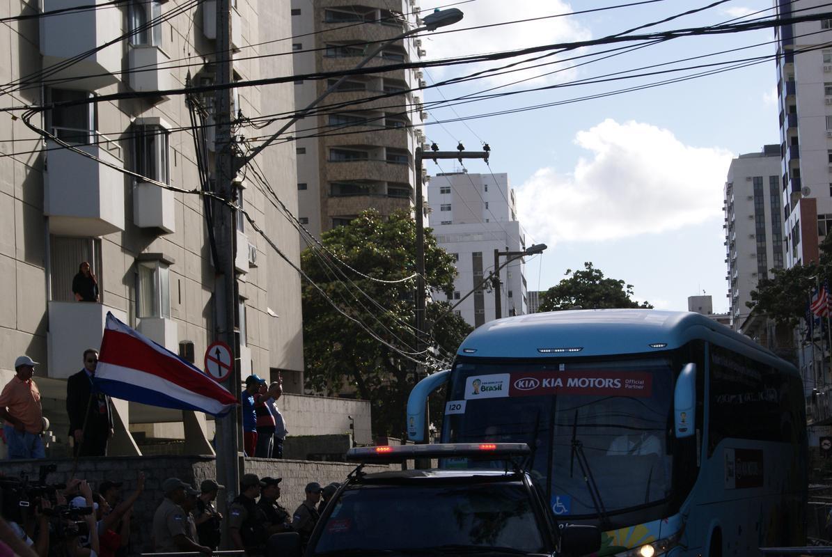 Ticos aproveitaram o dia de folga e deixaram a capital pernambucana nesta segunda-feira.