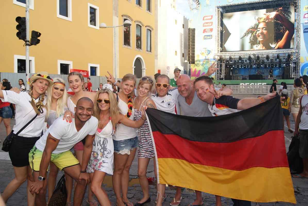 Alemes foram a grande maioria na Fan Fest do Cais da Alfndega