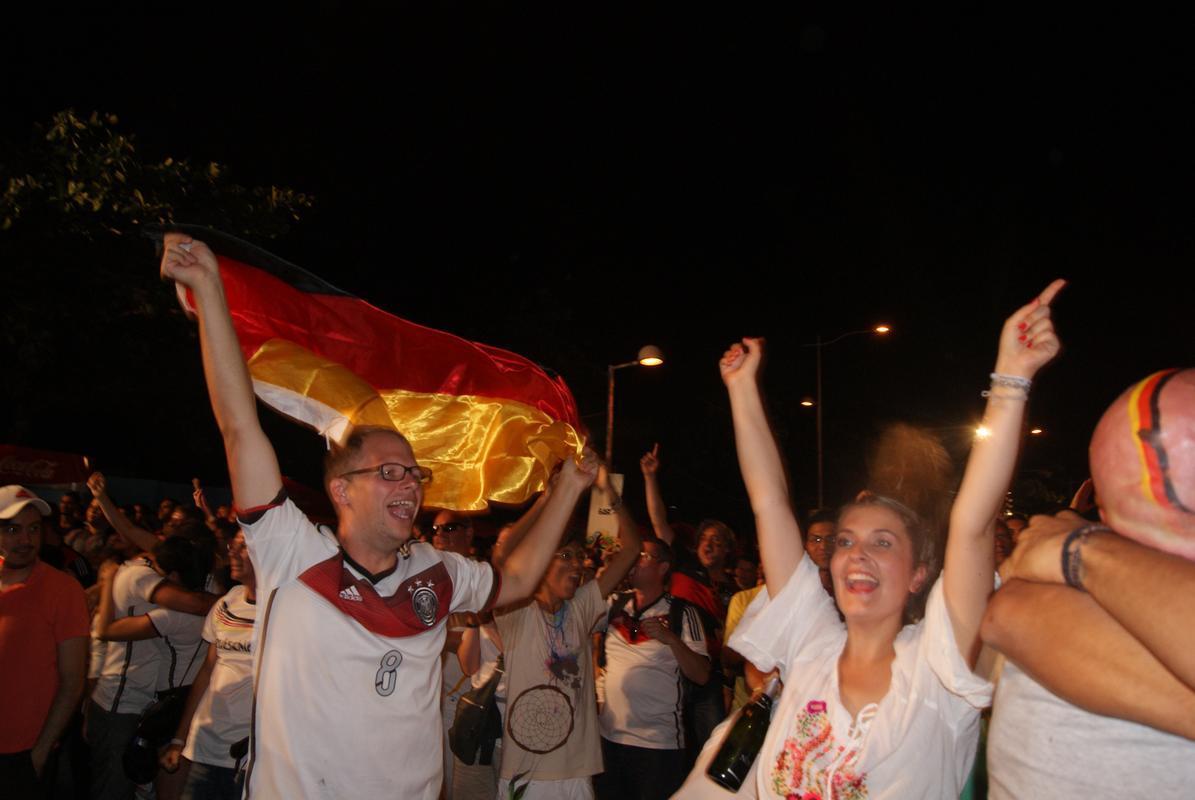 Alemes foram a grande maioria na Fan Fest do Cais da Alfndega