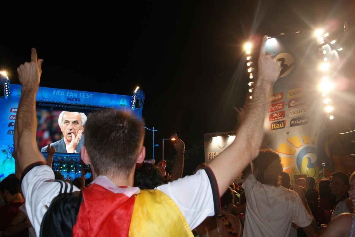 Alemes foram a grande maioria na Fan Fest do Cais da Alfndega