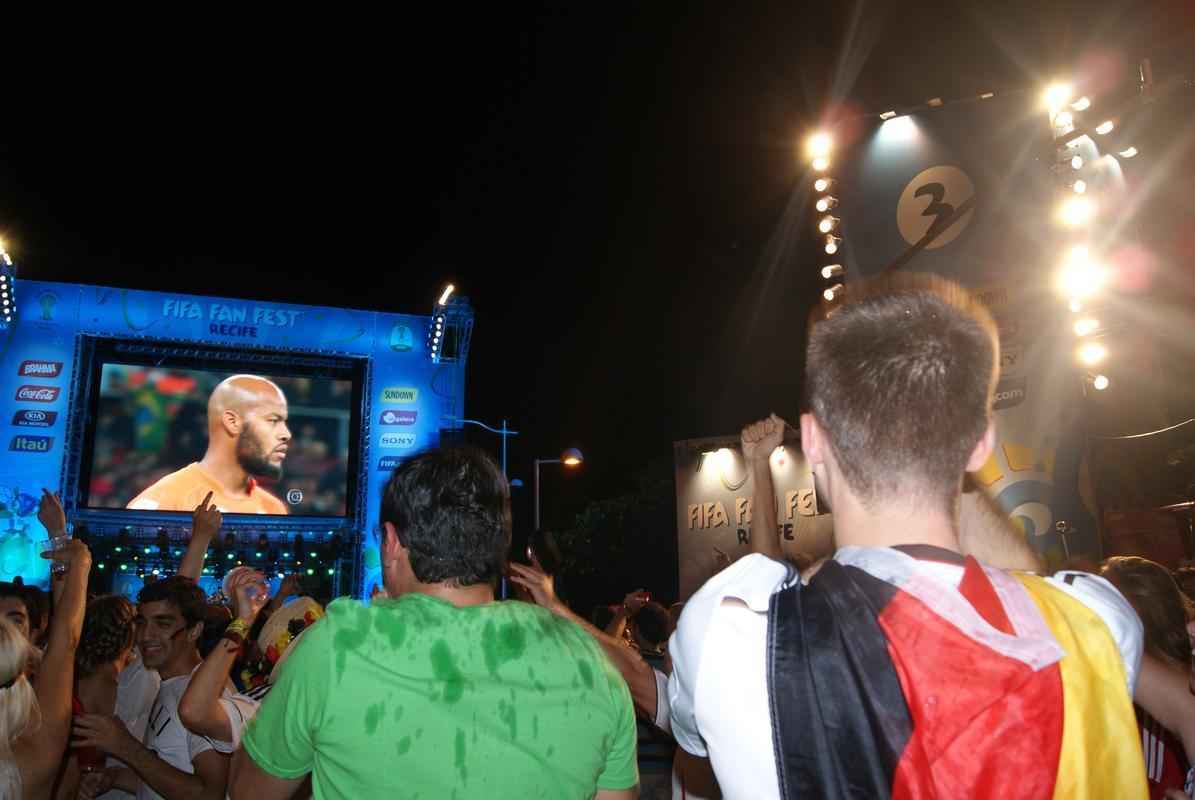 Alemes foram a grande maioria na Fan Fest do Cais da Alfndega