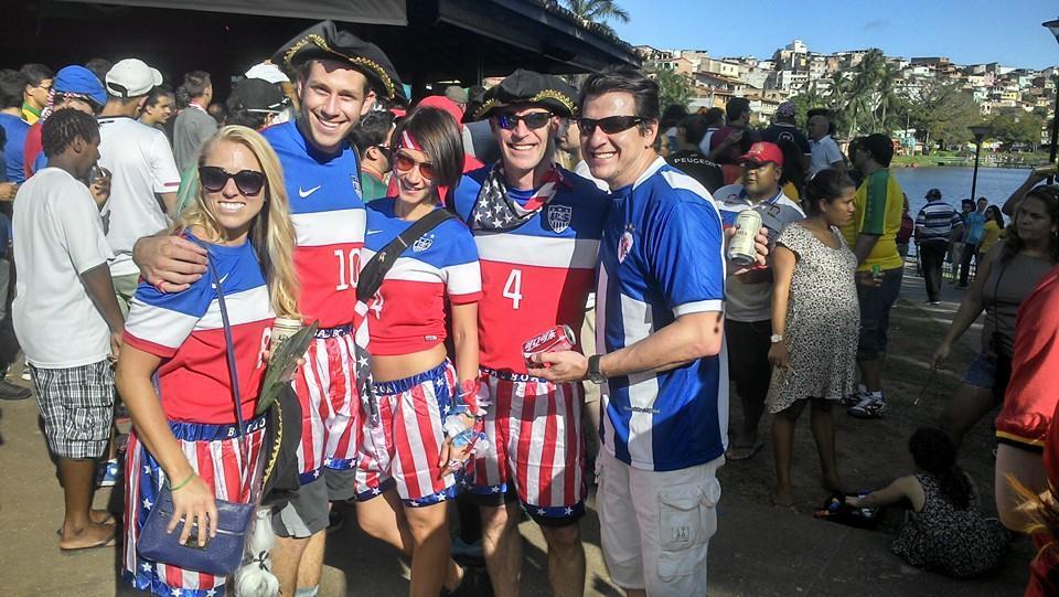 Dique do Toror foi tomado por torcedores de todas as partes do mundo para o duelo das oitavas de final