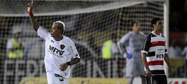 De volta! O paredão Tiago Cardoso acerta seu retorno ao clube, Santa Cruz  Futebol Clube - Recife PE