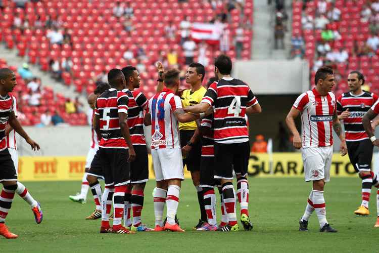 Náutico encaminha contratações dos zagueiros Danilo Cardoso e