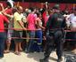 Longas filas e presena de cambistas marcam vendas de ingressos para Sport x Bahia