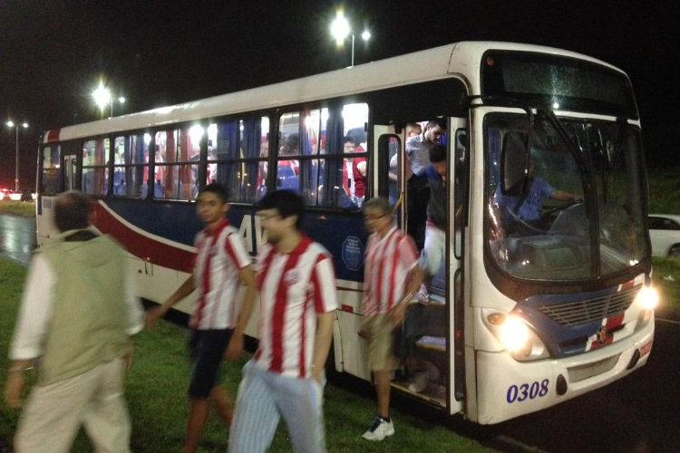 Ônibus grátis são disponibilizados para torcida em jogo do Flamengo no  Mundial