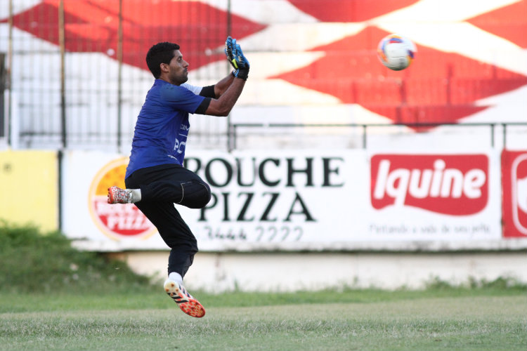 Fred ser submetido a cirurgia no joelho direito e est fora do resto do ano no Santa Cruz