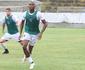 Sofrendo constantemente com cibras, Marlon passar por exames para encontrar uma soluo