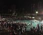 Torcedores do Santa Cruz comemoram título com festa na sede e mergulho na piscina do clube