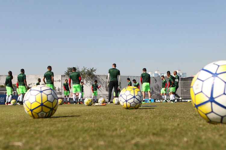 Aps chegada de reforos para a Srie A, Santa Cruz tem jogadores que andam 