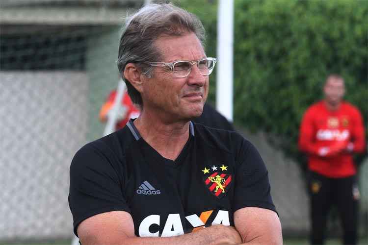 Campeão mundial em 2000, Oswaldo de Oliveira é novo técnico do