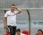 Doriva lamenta gols perdidos e falhas defensivas na derrota do Santa Cruz para o Corinthians