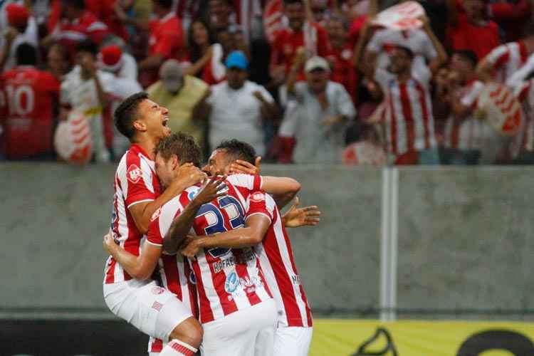 Atlético-MG vence São Paulo com gol nos acréscimos e segue vivo na briga  pelo título