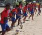 Com semana livre, Waldemar Lemos resgata treinos na praia com jogadores do Nutico