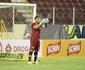 V�deo: T�cnico do Santa Cruz elogia condi��o f�sica de goleiro e ressalta fun��o t�tica