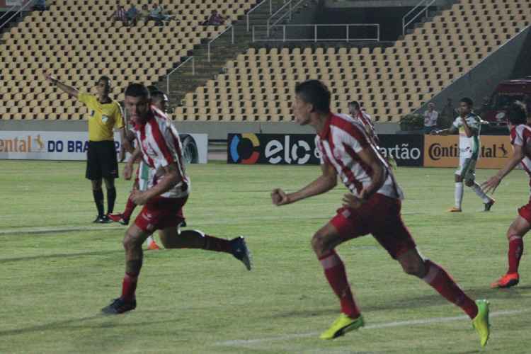 L�o Lemos/N�utico