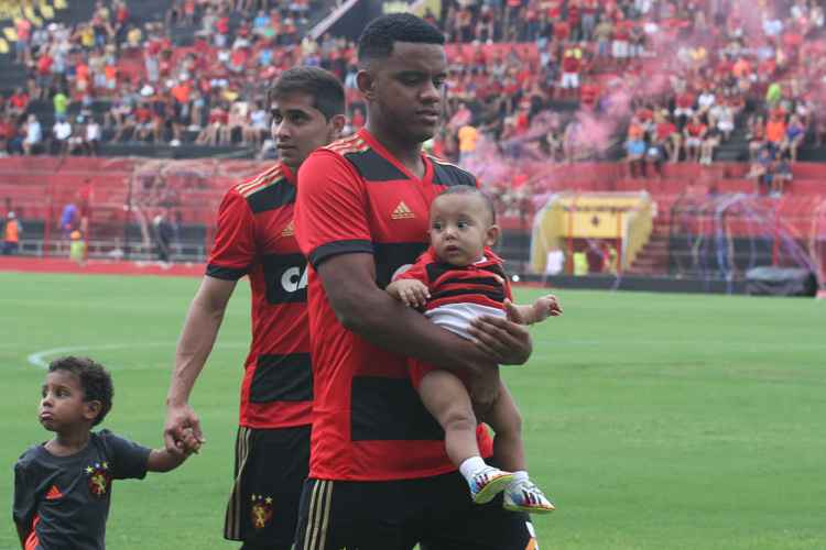 https://imgsapp.pe.superesportes.com.br/app/noticia_127117037534/2018/03/04/51573/20180304164025814086a.jpg