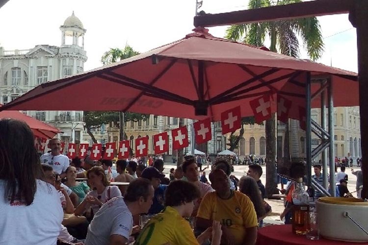 Copa Recife do Mundo reúne a torcida para mais um jogo no Recife