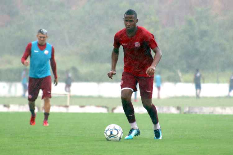 L�o Lemos/N�utico