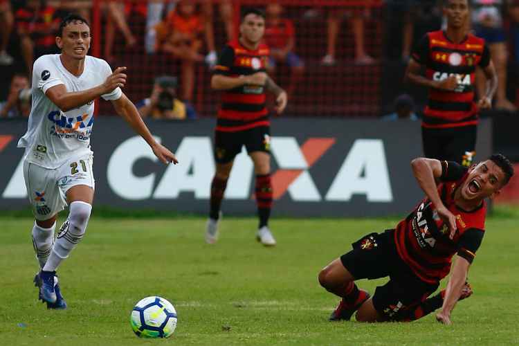 Santos sofre, mas conquista primeira vitória na Sul-Americana