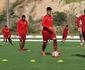 Oito atletas do sub-20 voltam aos treinos e so integrados ao elenco principal do Nutico