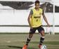 Santa Cruz confirma negociao e anuncia a sada de Eduardo Brito para o futebol carioca