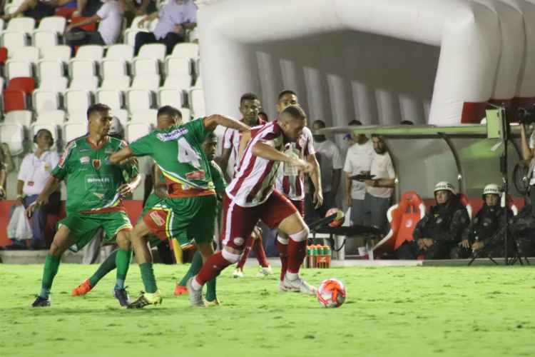 L�o Lemos/N�utico