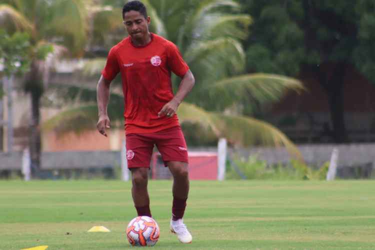 L�o Lemos/N�utico