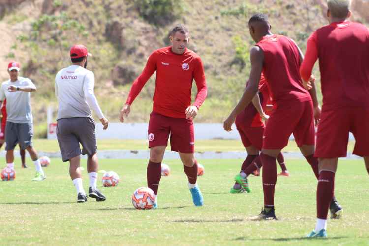 L�o Lemos/N�utico