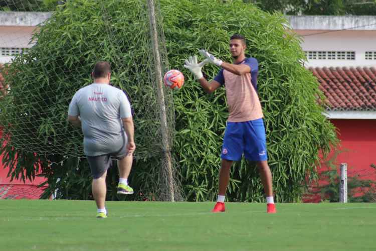 L�o Lemos/N�utico