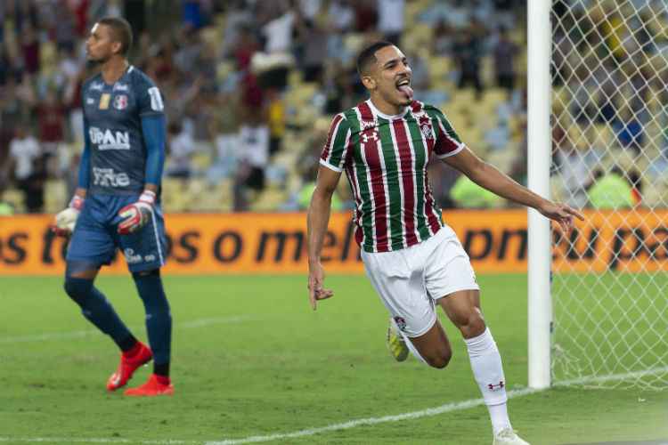<i>(Foto: Com tranquilidade, Fluminense abriu 2 a 0 sobre o Santa Cruz, no Maracan)</i>