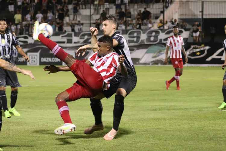 <i>(Foto: L�o Lemos/N�utico)</i>