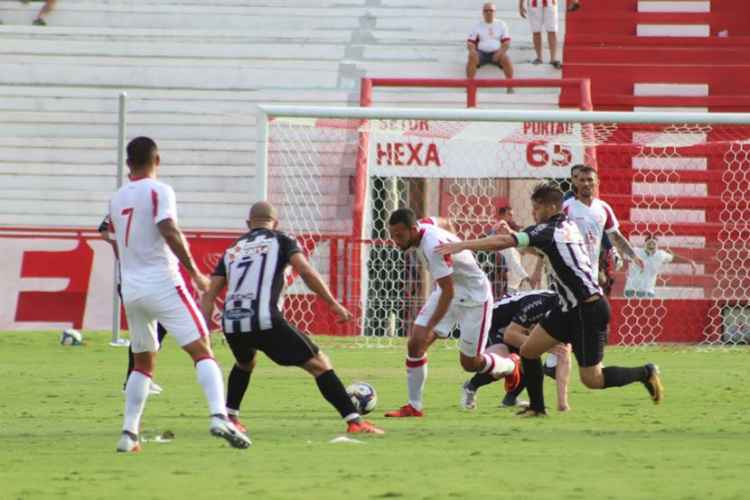 <i>(Foto: L�o Lemos/N�utico)</i>